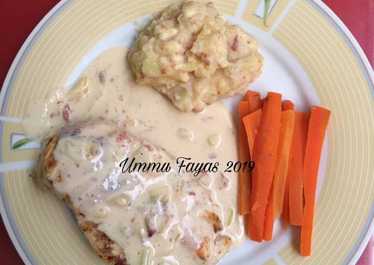 Bagaimana Menyiapkan Grilled Chicken Breast and Mashed Potatoes with Bechamel Sauce Anti Gagal