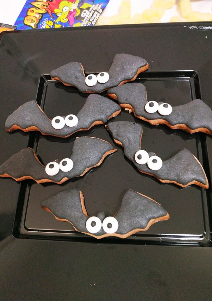 Una foto de Galletitas Halloween: murciélagos terroríficos de chocolate