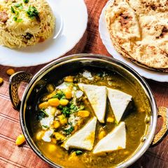 A picture of Corn palak paneer.