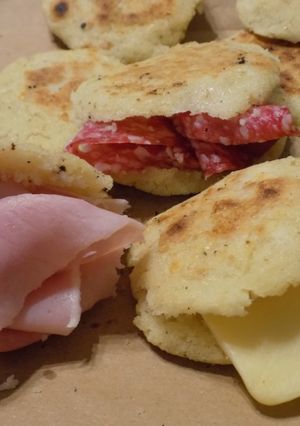 Una foto de Arepas saborizadas con fiambre