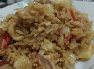 Arroz tailandés vegano con piña Una foto de Arroz tailandés vegano con piña