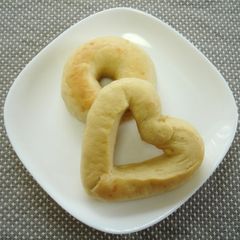 Tofu Bagels with Honey & Milk A picture of Tofu Bagels with Honey & Milk.