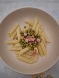 Penne con piselli e pancetta