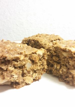 A picture of Apple-walnut breakfast cake.