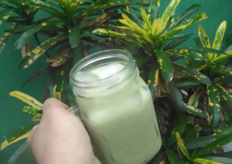 Thai green tea milky