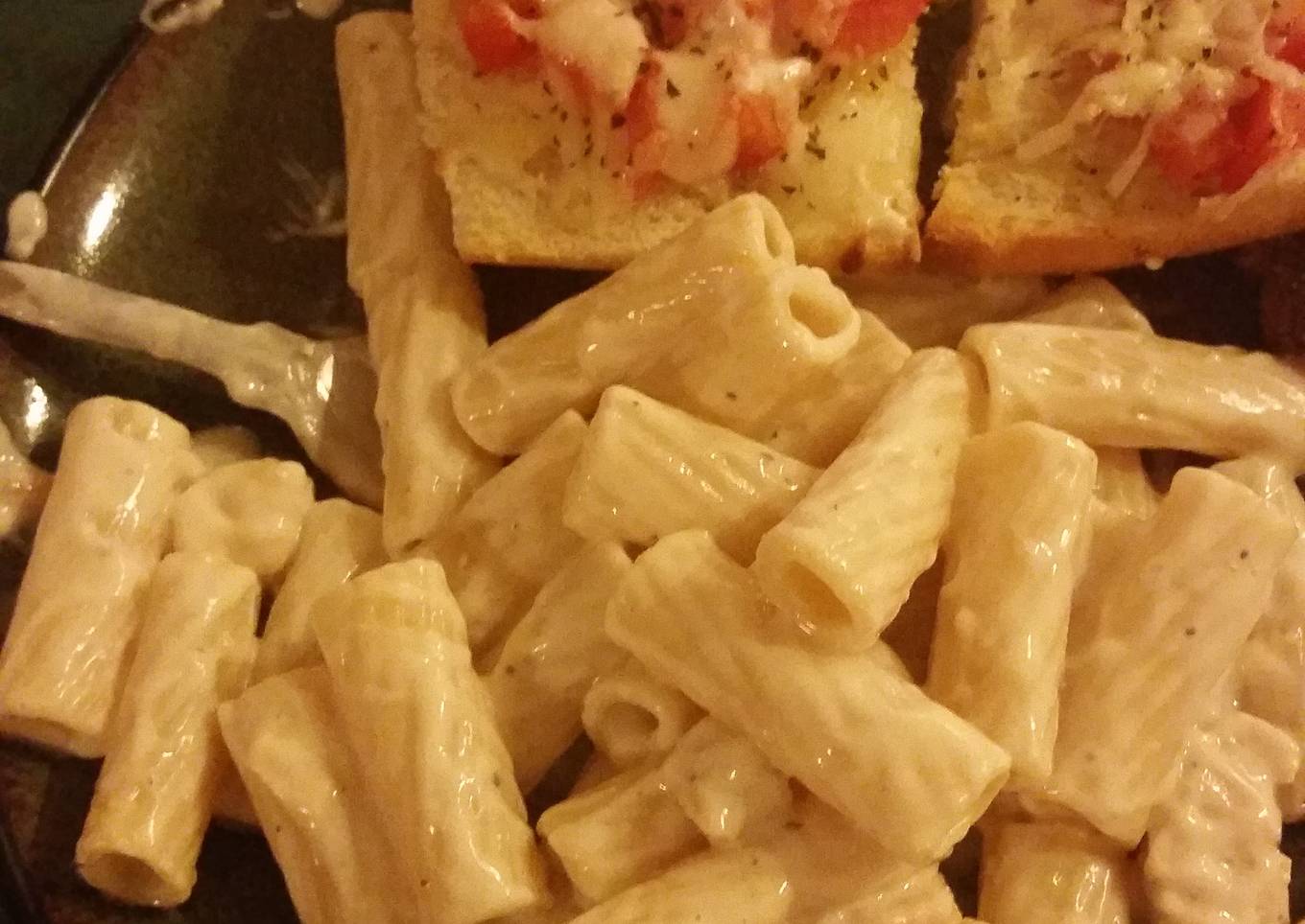 Easy creamy chicken and garlic alfredo