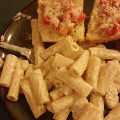 A picture of Easy creamy chicken and garlic alfredo.