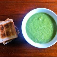 A picture of green bean soup on the fly.