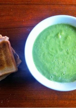 A picture of green bean soup on the fly.