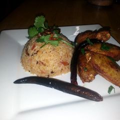 A picture of spicy tomato rice & crispy chicken wings.