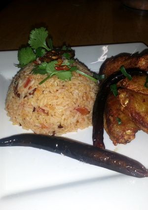 A picture of spicy tomato rice & crispy chicken wings.