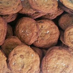 A picture of Toll House Chocolate Chip Cookies, International Version.
