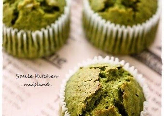 Simple and Fluffy Matcha Muffins
