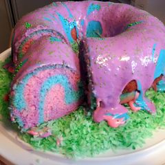 A picture of Round Rainbow Cake.