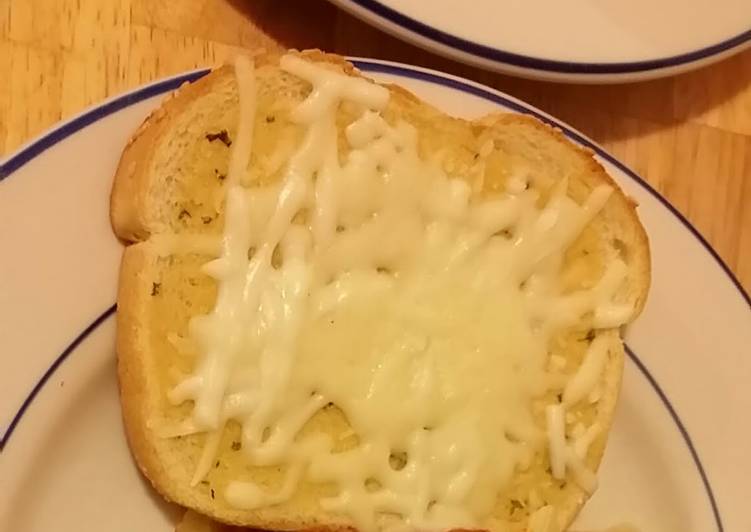 Recipe of Homemade Taisen&#39;s cheesey garlic bread