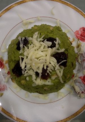 A picture of Green peas cheese pudding.
