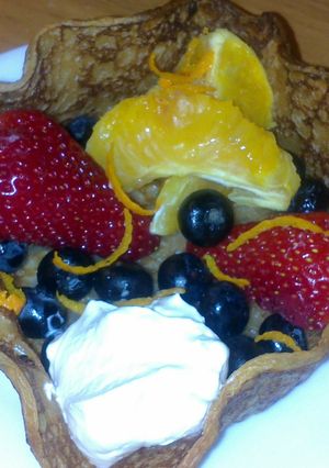 A picture of Sig's Pancake basket with fruit.