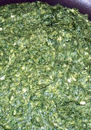 A picture of creamy spinach (portuguese esparragado ).