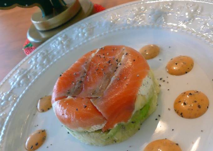 Layered Salmon and Avocado with a Thick Dressing