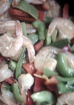 A picture of Shrimps and veggies.