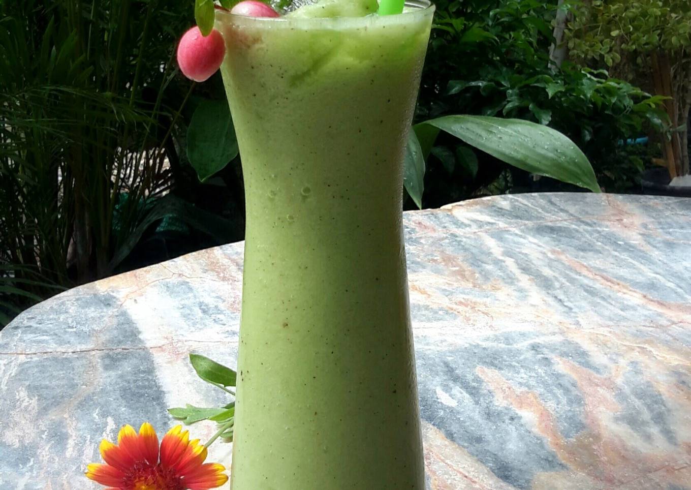 Kanya's Kiwi & Apple Drink