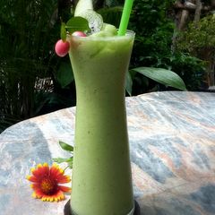 A picture of Kanya's Kiwi & Apple Drink.