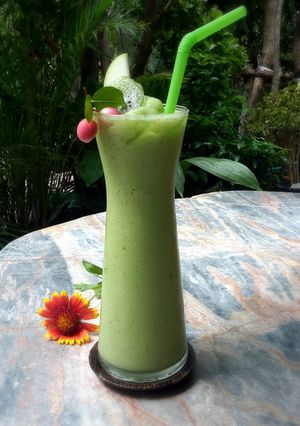 A picture of Kanya's Kiwi & Apple Drink.