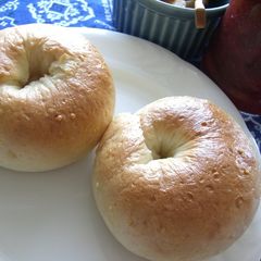 A picture of Millet Bagels.