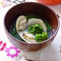 A picture of A Classic Dish for Doll's Festival Clear Soup with Nanohana and Hamaguri Clams.
