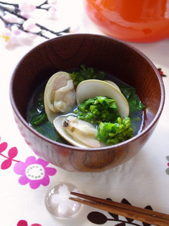 A picture of A Classic Dish for Doll's Festival Clear Soup with Nanohana and Hamaguri Clams.