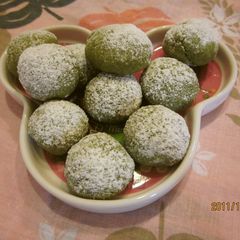 A picture of Matcha Snowball Cookies.