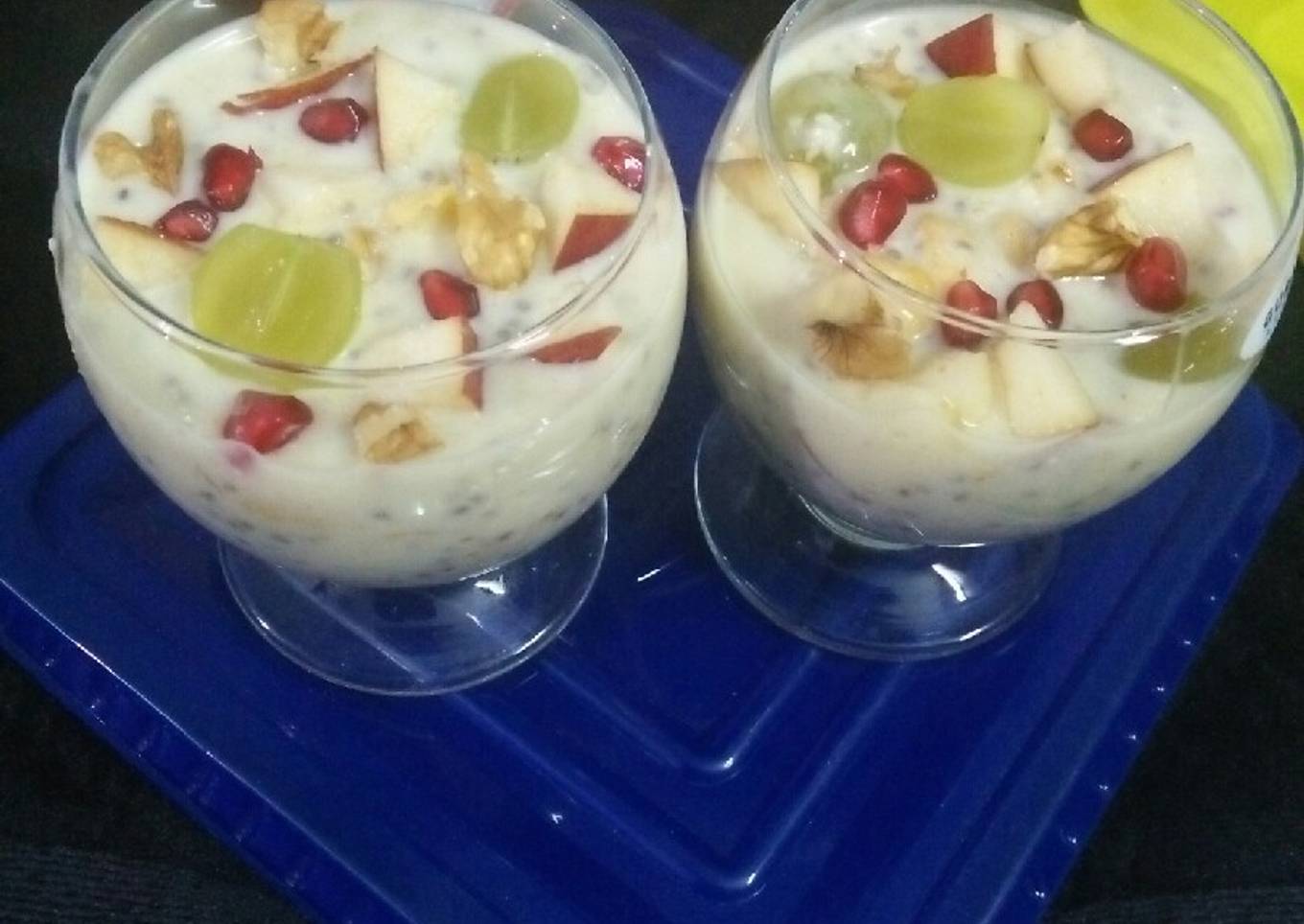 Oats chia & walnuts with Kellogg's