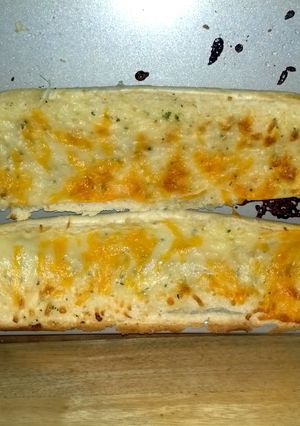 A picture of Q-tip's cheesy garlic bread.