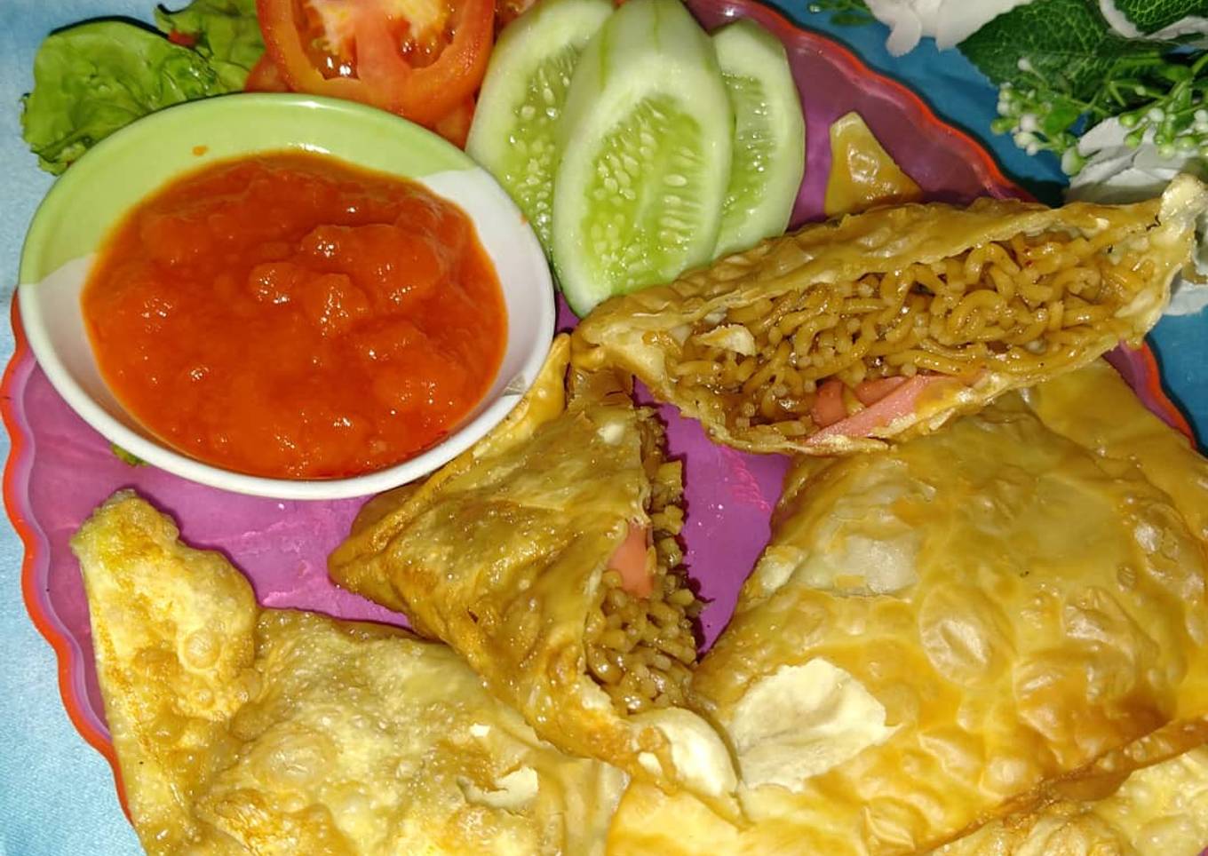 Martabak kulit pangsit isi mie & sosis