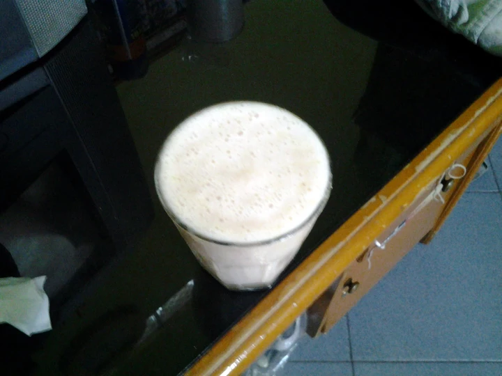 Easy Steps to Make Ice Cream Banana Strawberry Smoothies the  Makes Drooling Can spoil the tongue