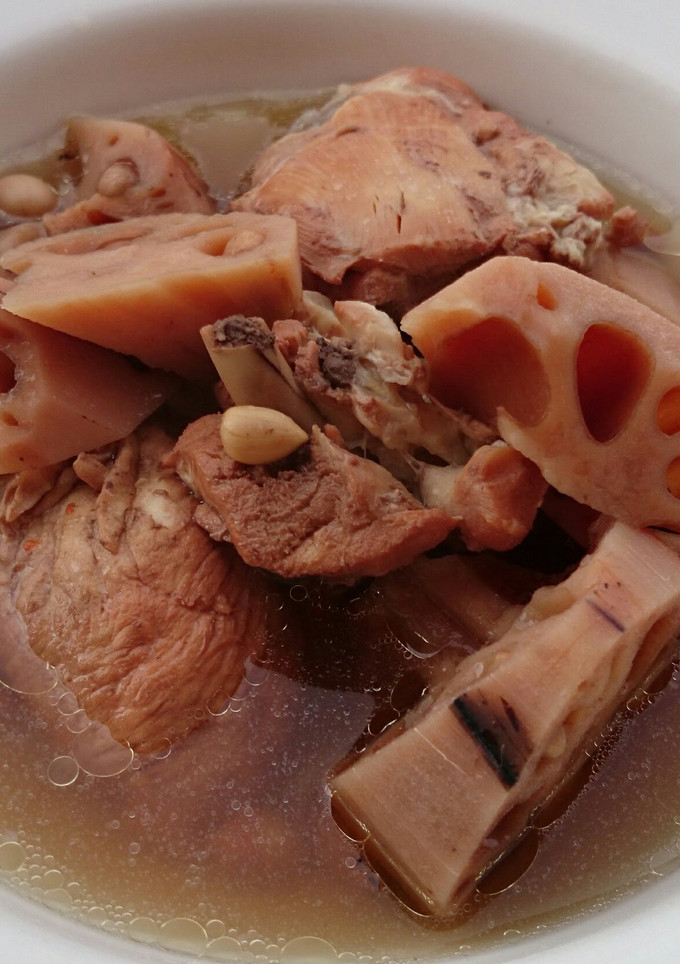 A picture of Lotus Root And Peanut Soup.
