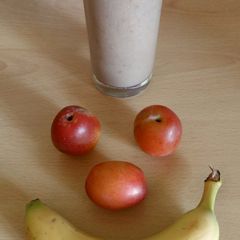A picture of Vickys Banana Plum Smoothie.