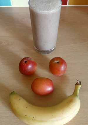 A picture of Vickys Banana Plum Smoothie.