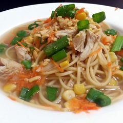 A picture of Chicken and Sweetcorn In Noodle Soup.