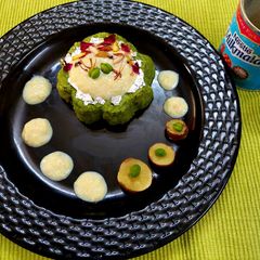 A picture of Hare Chana Halwa with Shakarkand Rabdi.
