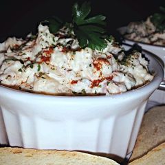 A picture of Mike's Creamy Classic Lobster Spread.