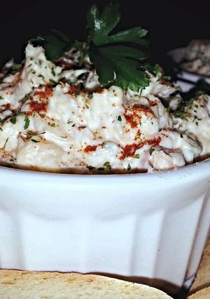 A picture of Mike's Creamy Classic Lobster Spread.