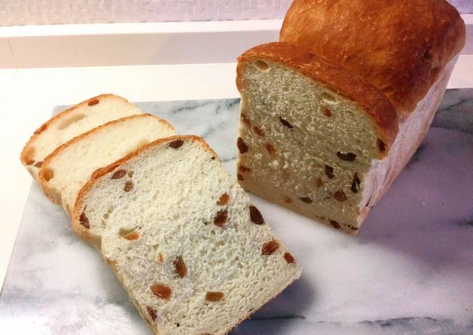 Pane con l’uvetta in cassetta