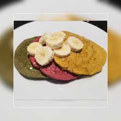 Una foto de Pancake de avena tricolor
