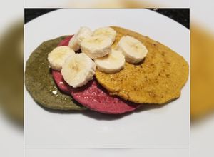 Una foto de Pancake de avena tricolor