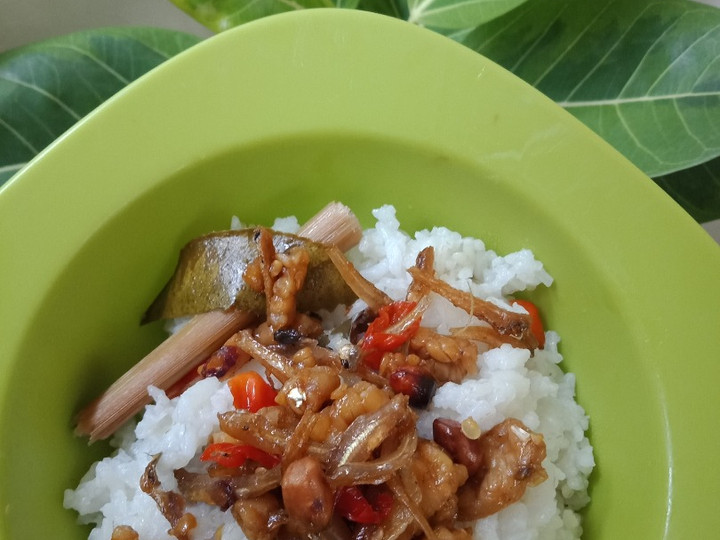 Anti Ribet, Buat Nasi liwet Rice cooker bertabur tempe, kacang &amp;amp; teri pedas manis Irit Anti Gagal