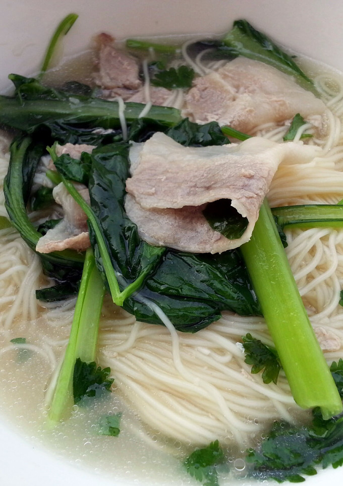 A picture of Somen Noodle Soup With Bacon.