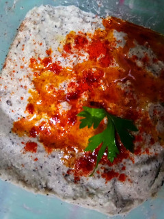 Una foto de Hummus con tahini de ajonjolí