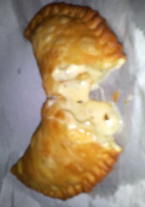A picture of INDIAN SAMBOSA EASY DOUGH with CHEESE OR MEAT.