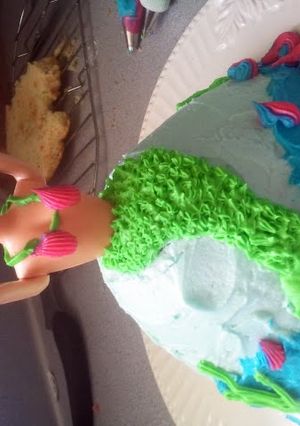 A picture of butter cream icing..